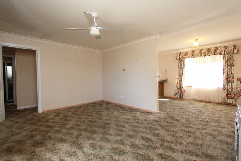 Photo - 63 College Road, Bathurst NSW 2795 - Image 2