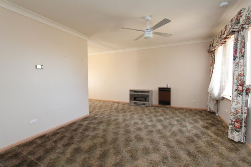 Photo - 63 College Road, Bathurst NSW 2795 - Image 4