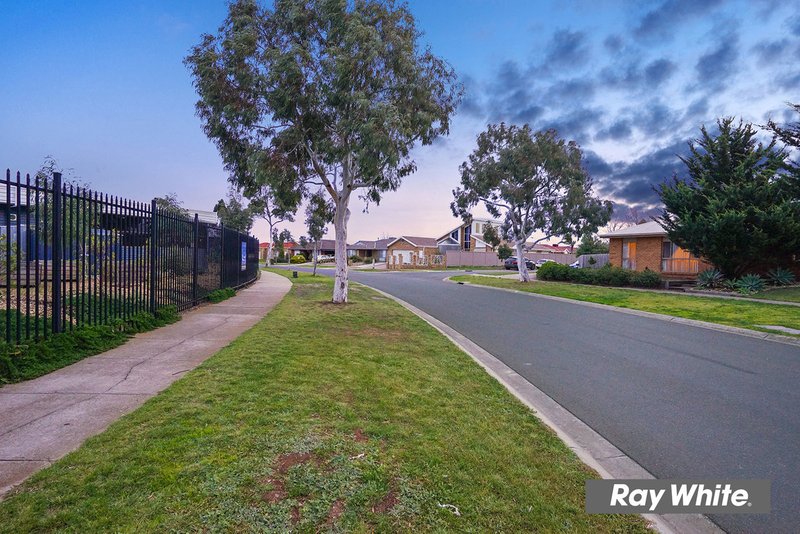 Photo - 63 Deloraine Drive, Hoppers Crossing VIC 3029 - Image 3