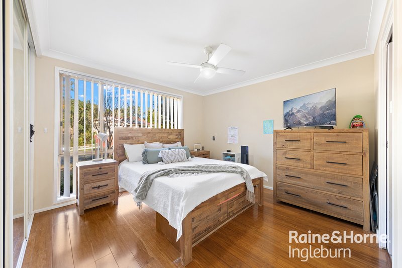 Photo - 63 Donalbain Circuit, Rosemeadow NSW 2560 - Image 5