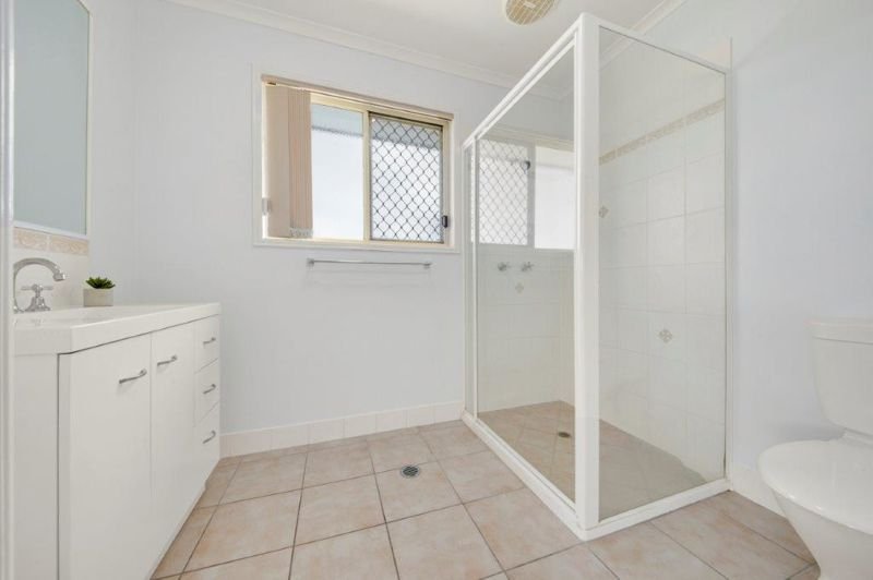 Photo - 63 Emmadale Drive, New Auckland QLD 4680 - Image 6