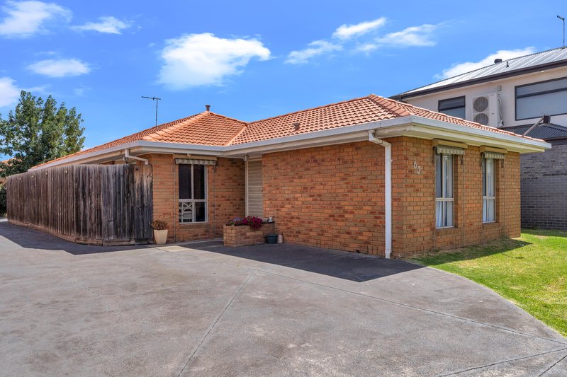 Photo - 63 Gillingham Crescent, Craigieburn VIC 3064 - Image 2