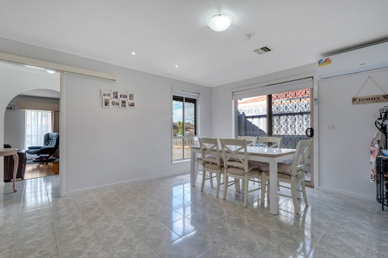 Photo - 63 Gillingham Crescent, Craigieburn VIC 3064 - Image 4