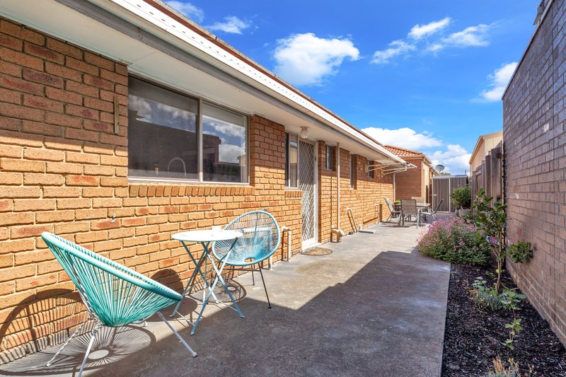 Photo - 63 Gillingham Crescent, Craigieburn VIC 3064 - Image 11