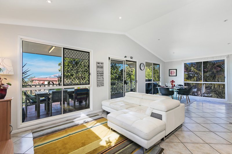 Photo - 63 Gordon Parade, Manly QLD 4179 - Image 4