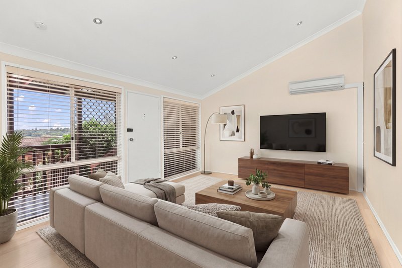Photo - 63 Hallen Close, Phillip ACT 2606 - Image 12