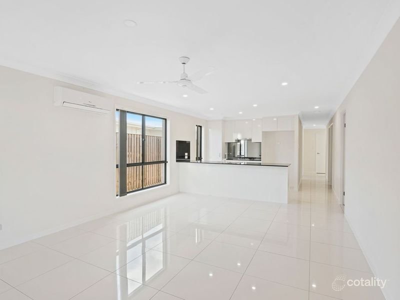 Photo - 63 Hill Drive, Pimpama QLD 4209 - Image 3