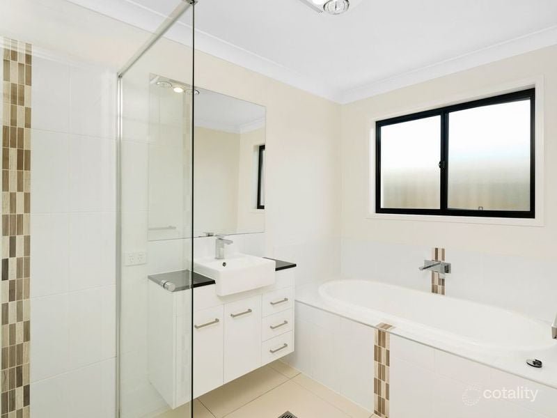Photo - 63 Hill Drive, Pimpama QLD 4209 - Image 4