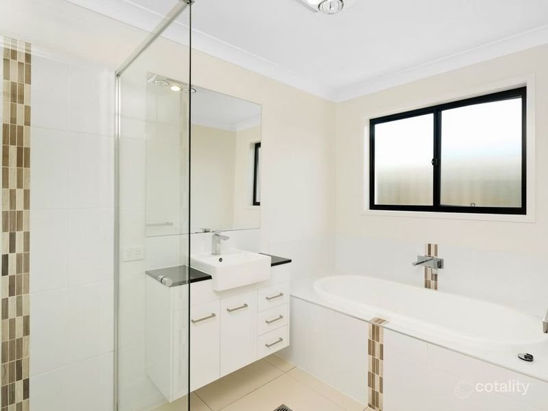 Photo - 63 Hill Drive, Pimpama QLD 4209 - Image 5