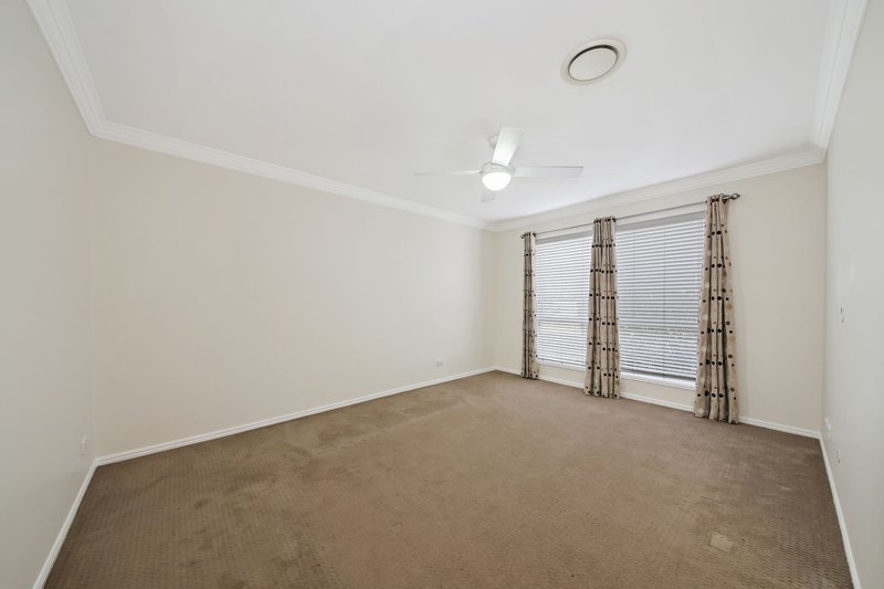 Photo - 63 Kirra Place, Carindale QLD 4152 - Image 3