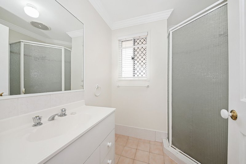 Photo - 63 Kirra Place, Carindale QLD 4152 - Image 11