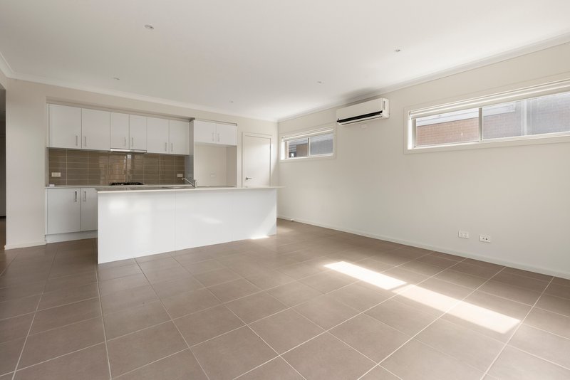 Photo - 63 Lygon Drive, Craigieburn VIC 3064 - Image 2