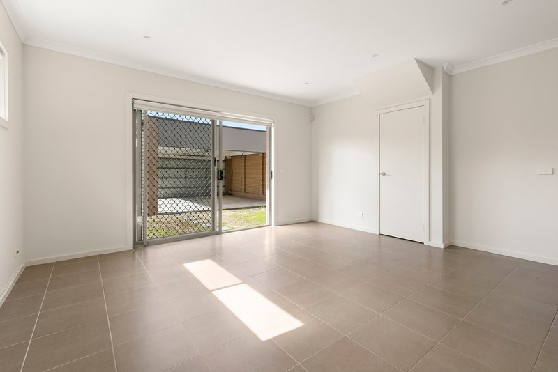 Photo - 63 Lygon Drive, Craigieburn VIC 3064 - Image 4
