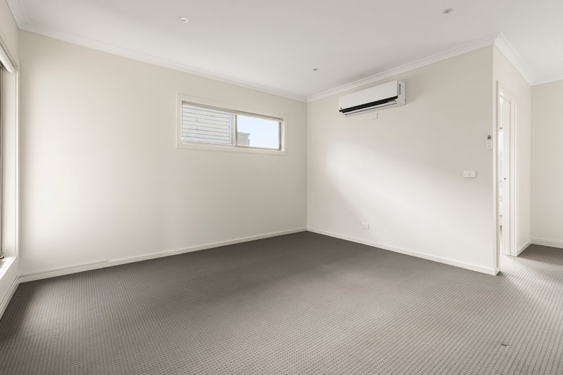 Photo - 63 Lygon Drive, Craigieburn VIC 3064 - Image 9