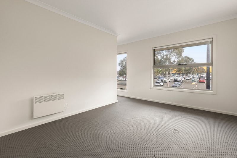 Photo - 63 Lygon Drive, Craigieburn VIC 3064 - Image 11