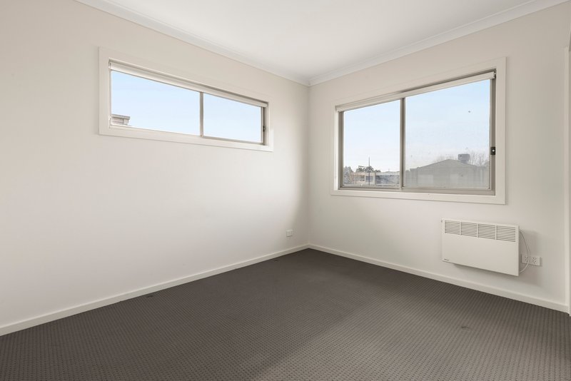 Photo - 63 Lygon Drive, Craigieburn VIC 3064 - Image 13