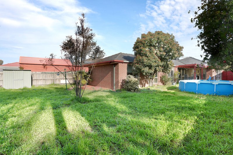 Photo - 63 Maple Crescent, Hoppers Crossing VIC 3029 - Image 11