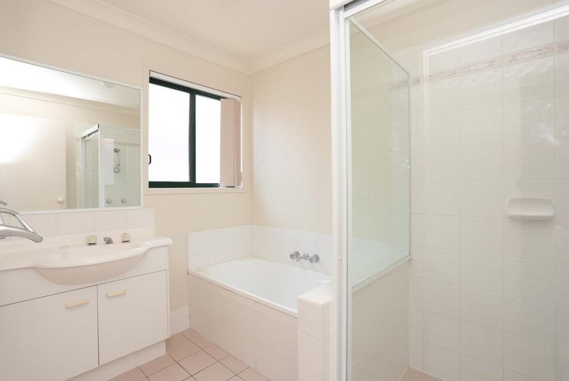 Photo - 63 Marble Arch Place, Arundel QLD 4214 - Image 5