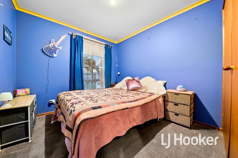 Photo - 63 Marylyn Place, Cranbourne VIC 3977 - Image 8