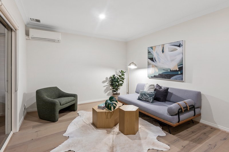 Photo - 6/3 Mckelvie Court, Glen Waverley VIC 3150 - Image 6