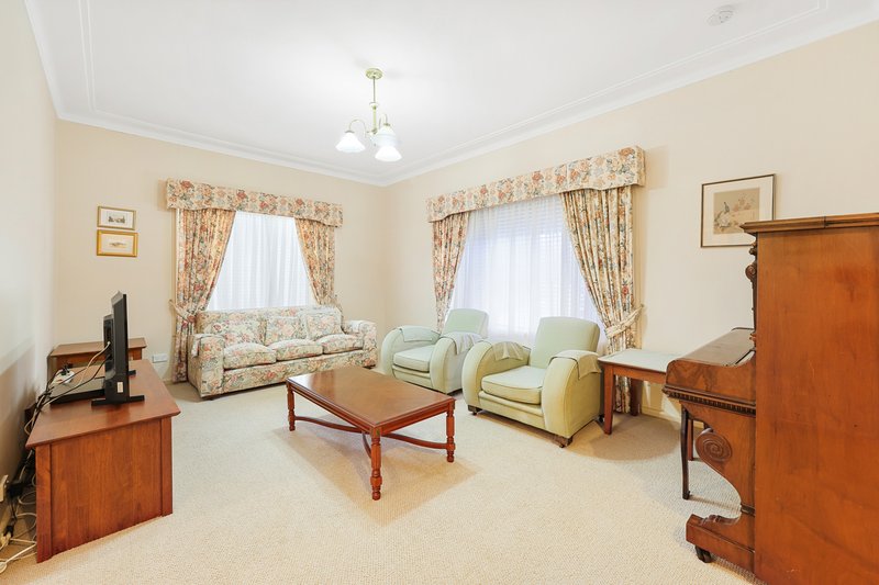 Photo - 63 Oak Street, Tamworth NSW 2340 - Image 2