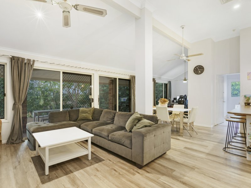 Photo - 63 Paddington Dve , Carrara QLD 4211 - Image 2