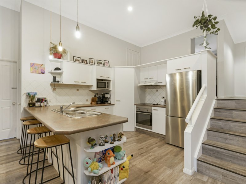 Photo - 63 Paddington Dve , Carrara QLD 4211 - Image 5