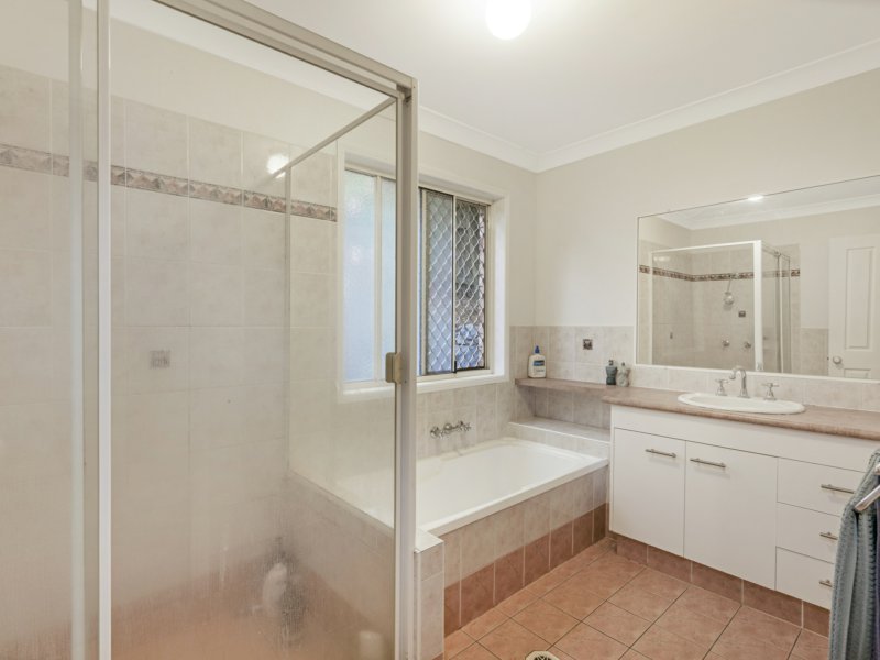 Photo - 63 Paddington Dve , Carrara QLD 4211 - Image 11