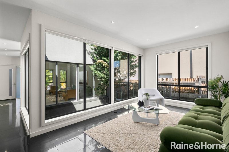 Photo - 63 Ravenhill Boulevard, Roxburgh Park VIC 3064 - Image 5