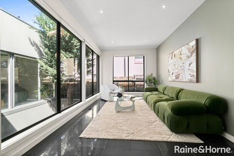 Photo - 63 Ravenhill Boulevard, Roxburgh Park VIC 3064 - Image 6