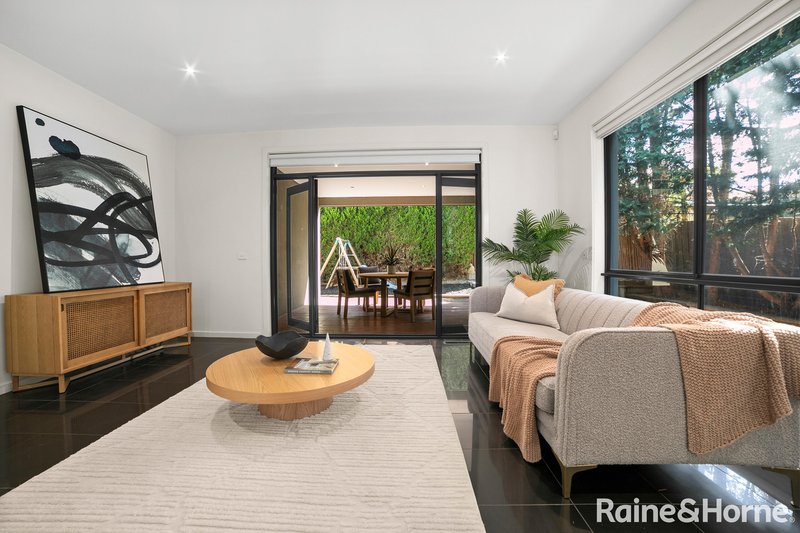 Photo - 63 Ravenhill Boulevard, Roxburgh Park VIC 3064 - Image 10