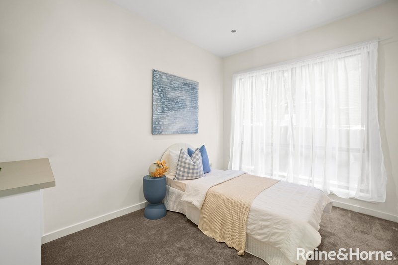 Photo - 63 Ravenhill Boulevard, Roxburgh Park VIC 3064 - Image 13