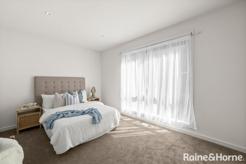 Photo - 63 Ravenhill Boulevard, Roxburgh Park VIC 3064 - Image 15