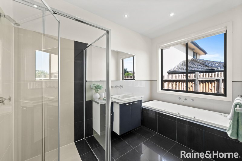 Photo - 63 Ravenhill Boulevard, Roxburgh Park VIC 3064 - Image 17