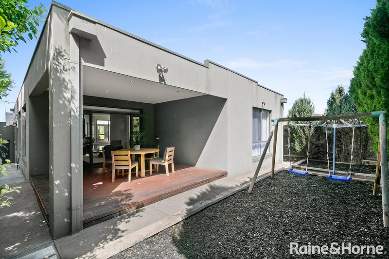 Photo - 63 Ravenhill Boulevard, Roxburgh Park VIC 3064 - Image 20