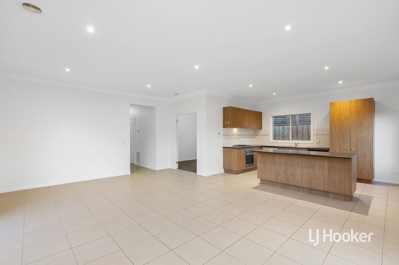 Photo - 63 Rowland Drive, Point Cook VIC 3030 - Image 5