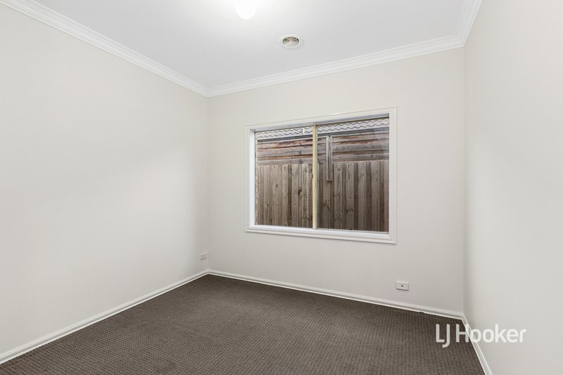 Photo - 63 Rowland Drive, Point Cook VIC 3030 - Image 9