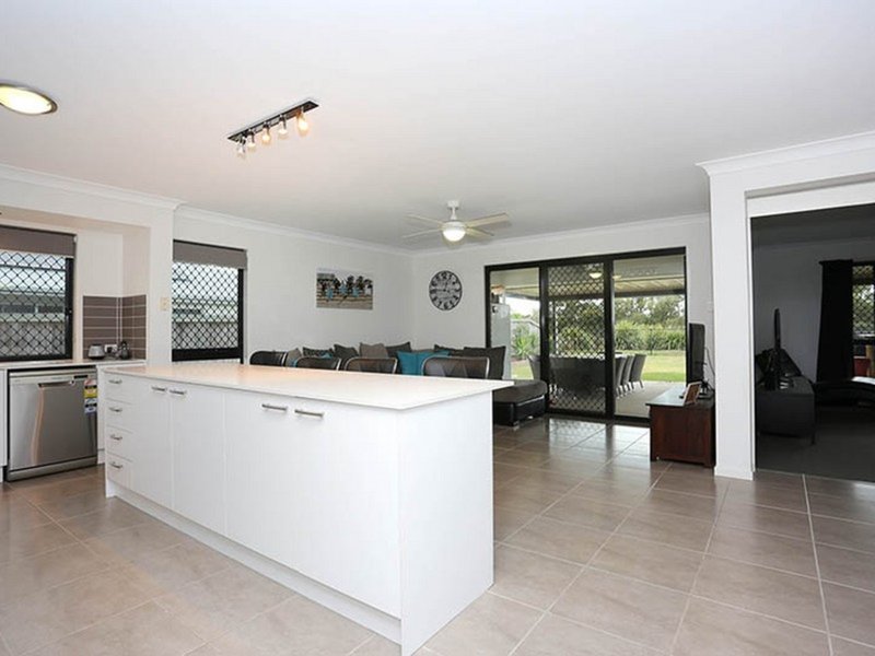 Photo - 63 Sandheath Place, Ningi QLD 4511 - Image 5