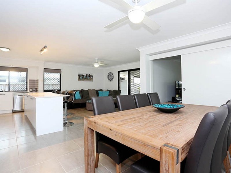 Photo - 63 Sandheath Place, Ningi QLD 4511 - Image 6