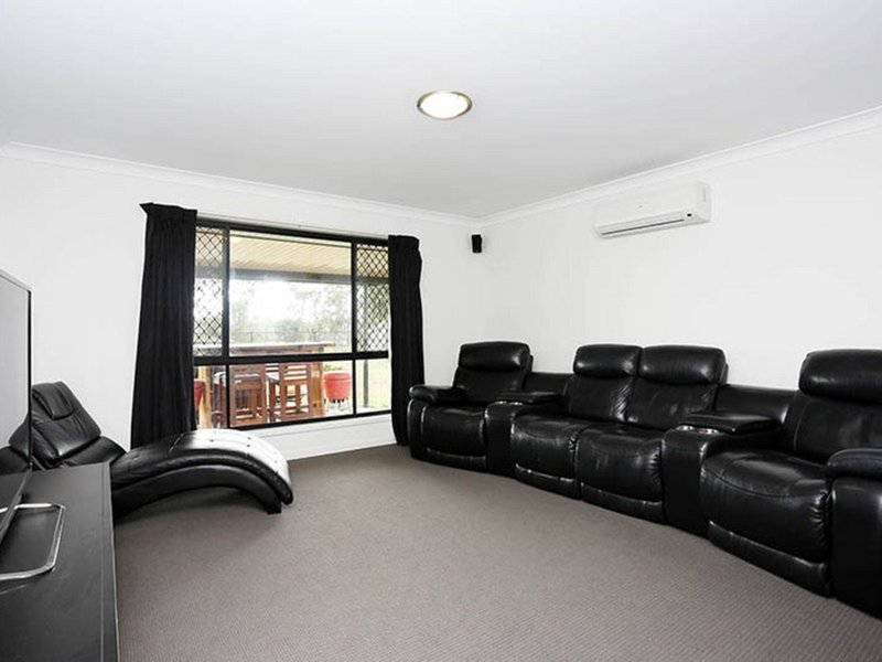 Photo - 63 Sandheath Place, Ningi QLD 4511 - Image 7