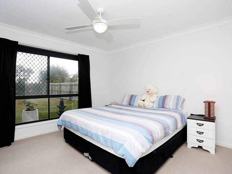 Photo - 63 Sandheath Place, Ningi QLD 4511 - Image 9