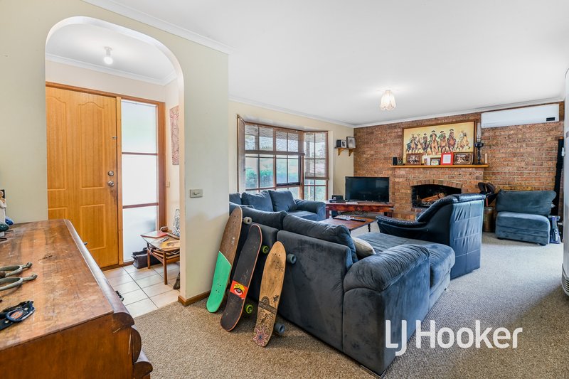 Photo - 63 Smethurst Avenue, Pakenham VIC 3810 - Image 6