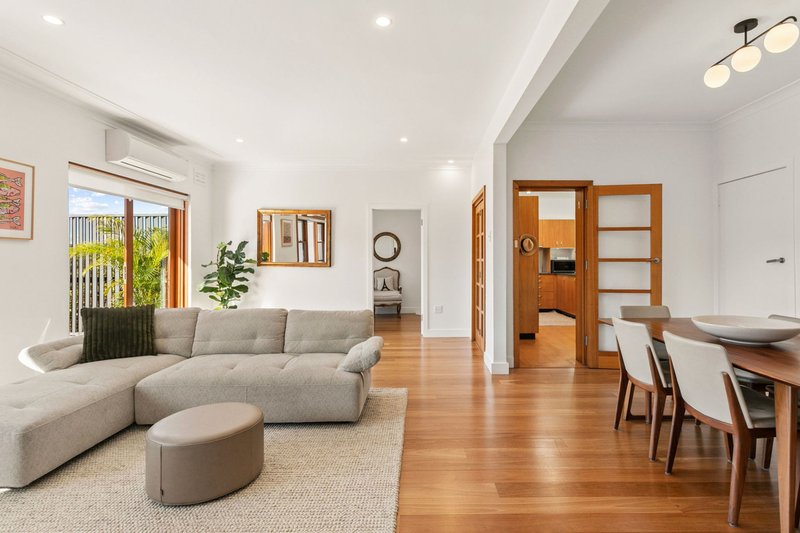 Photo - 63 Sugarloaf Crescent, Castlecrag NSW 2068 - Image 3