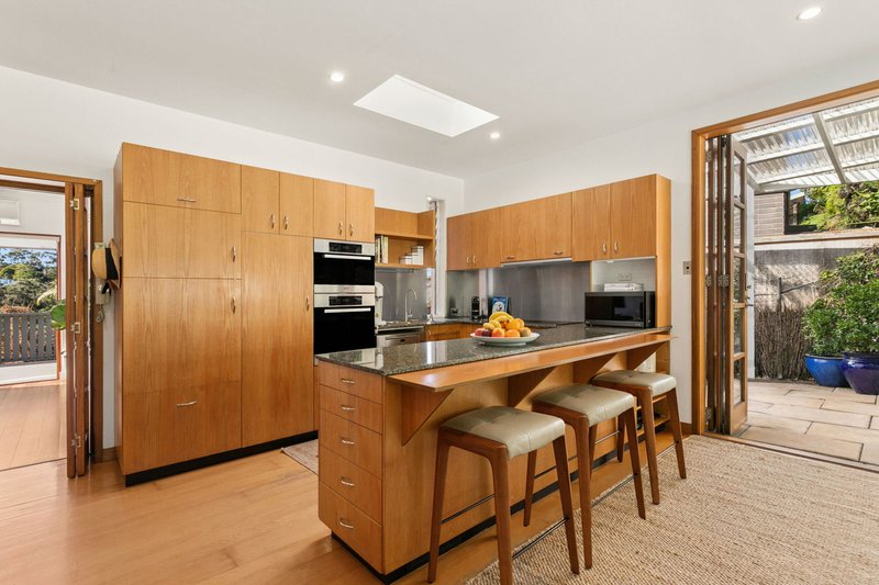Photo - 63 Sugarloaf Crescent, Castlecrag NSW 2068 - Image 5