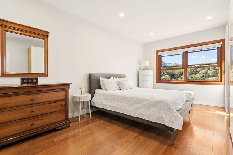 Photo - 63 Sugarloaf Crescent, Castlecrag NSW 2068 - Image 6