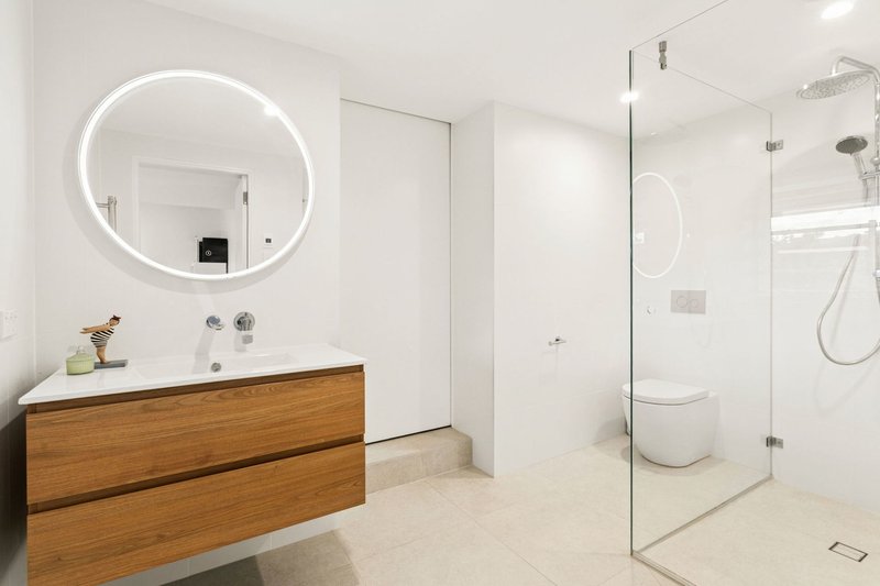 Photo - 63 Sugarloaf Crescent, Castlecrag NSW 2068 - Image 7