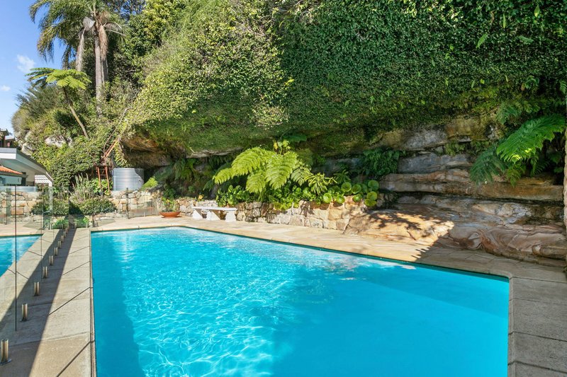 Photo - 63 Sugarloaf Crescent, Castlecrag NSW 2068 - Image 9