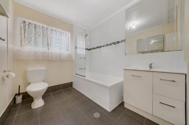 Photo - 63 Sutton Street, Barney Point QLD 4680 - Image 5