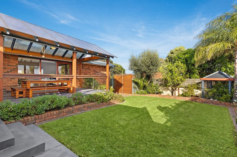 Photo - 63 Veronica Crescent, Mill Park VIC 3082 - Image 12