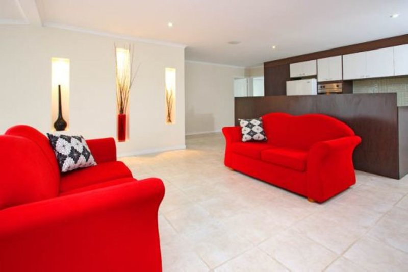 Photo - 63 Wilclark Street, Upper Mount Gravatt QLD 4122 - Image 4